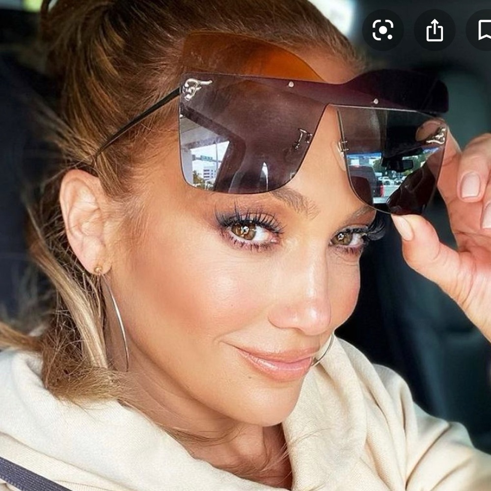 FENDI SUNGLASSES - Picture 10 of 11